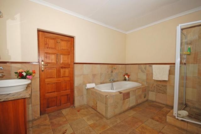 Hoopoe Haven Guest House Chartwell Esterno foto